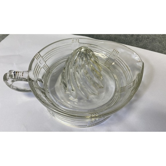 Vintage Hazel Atlas Clear Glass Juicer Reamer Basket Weave Criss Cross Pattern - Picture 3 of 9